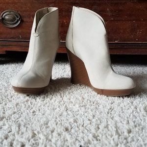 Jennifer Lopez wedge ankle boots in tan size 7.5